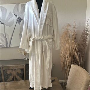 Lotus Luxurious White Hotel Bathrobe